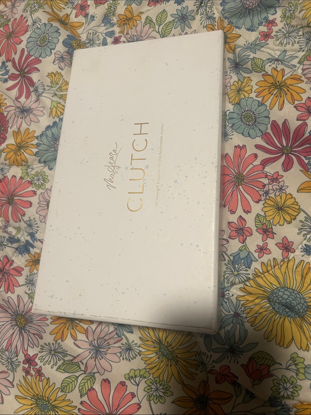 Makeup Clutch Box in White with Gold Logo Maskara Seint Brand